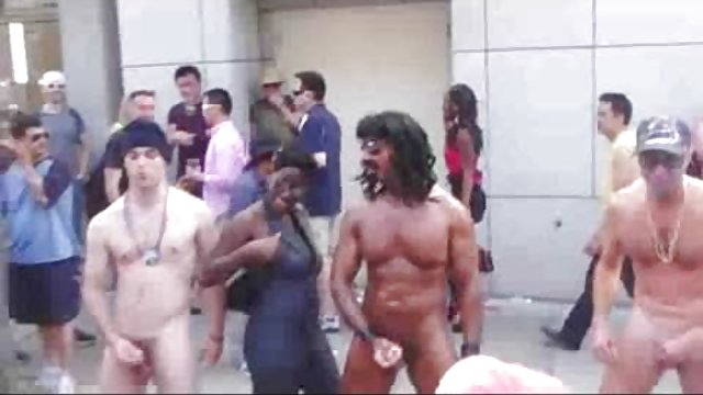 XXX بدون ثبت نام عمو لعنتی داستان سکس من و مامان بزرگ شیدا در دو سگ برهنه در ملاء عام چربی