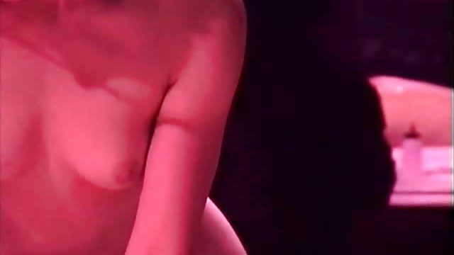 XXX بدون ثبت نام جیغ فاک برهنه داغ داستان سکسی ماما جوان در ریخته گری